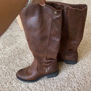 Women’s boots.